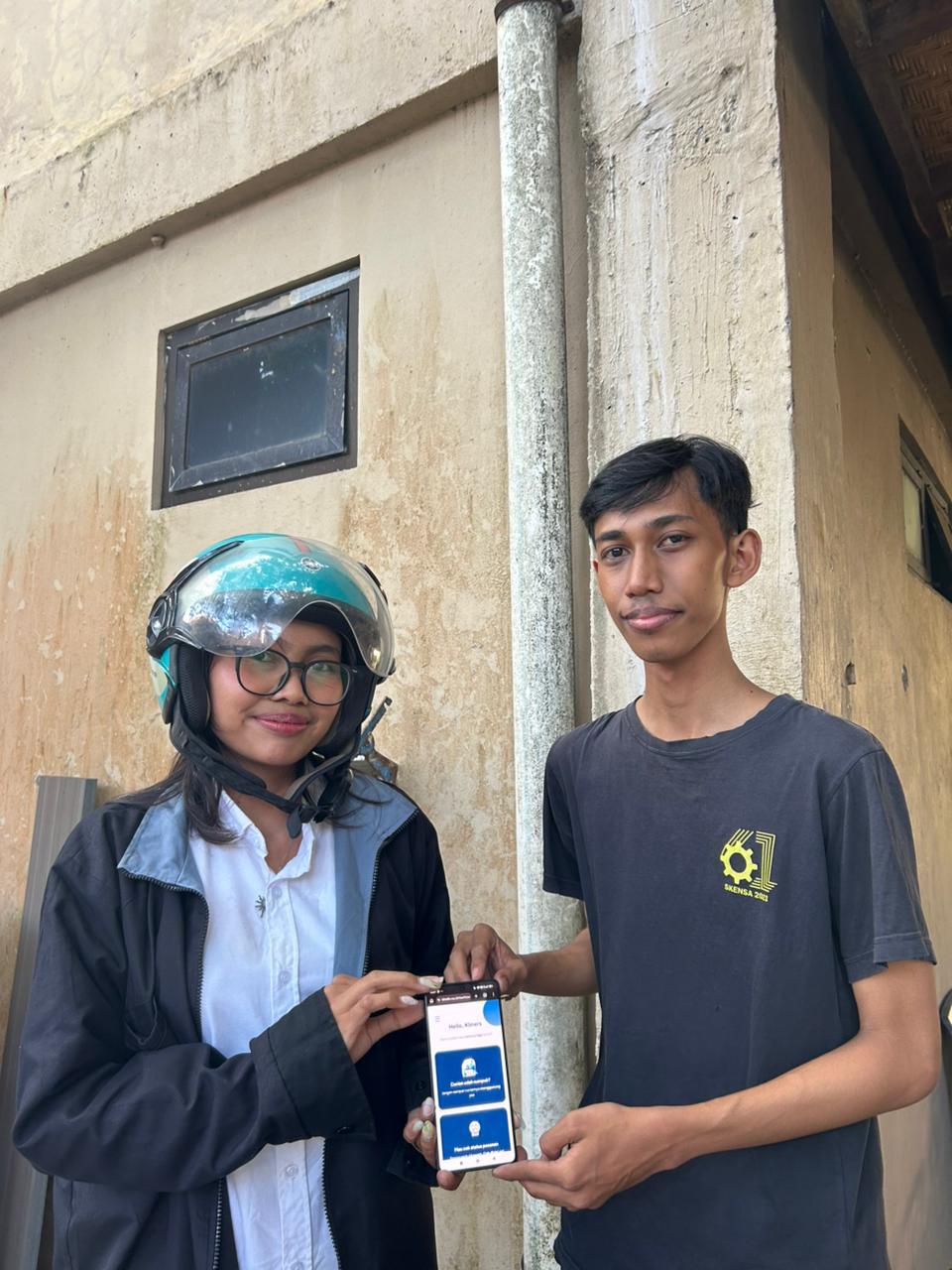 Pelanggan KlinKlin memakai aplikasi